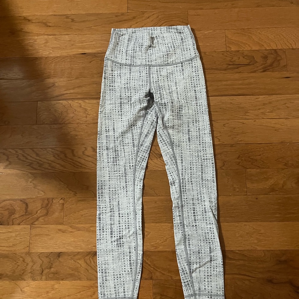 Lululemon Wunder Unders Size 4 7/8 length